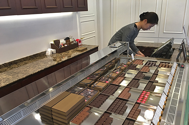 Piaf Artisan Chocolatier counter
